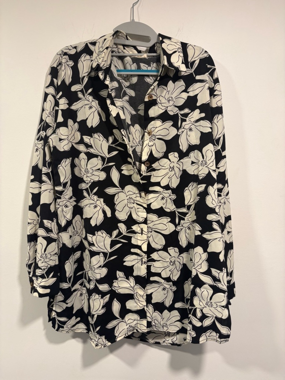 Promesa Black and White Floral Button-Up Shirt